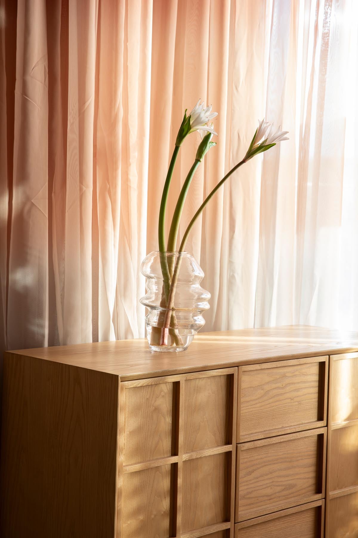 Sideboard Raster High in Natural präsentiert im Onlineshop von KAQTU Design AG. Sideboard ist von Zuiver