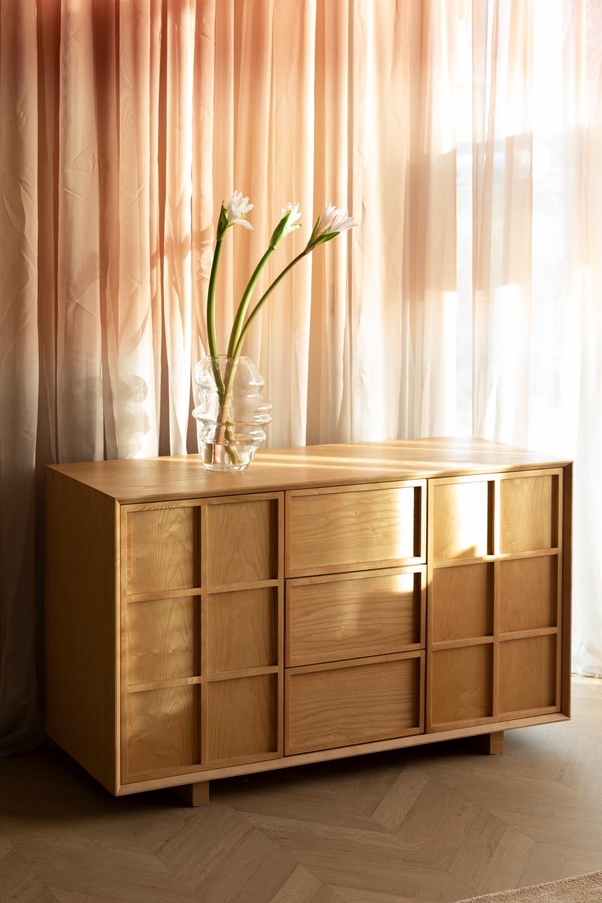 Sideboard Raster High in Natural präsentiert im Onlineshop von KAQTU Design AG. Sideboard ist von Zuiver