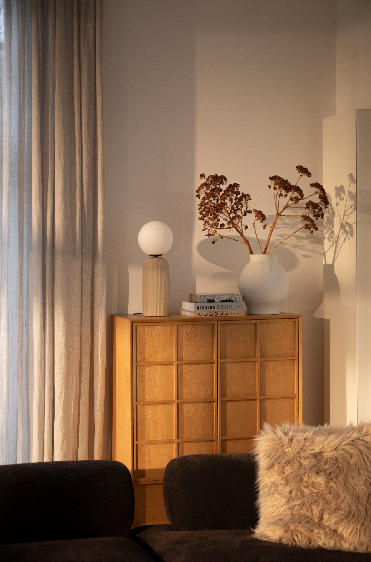 Cabinet Raster in Natur präsentiert im Onlineshop von KAQTU Design AG. Cabinet ist von Zuiver