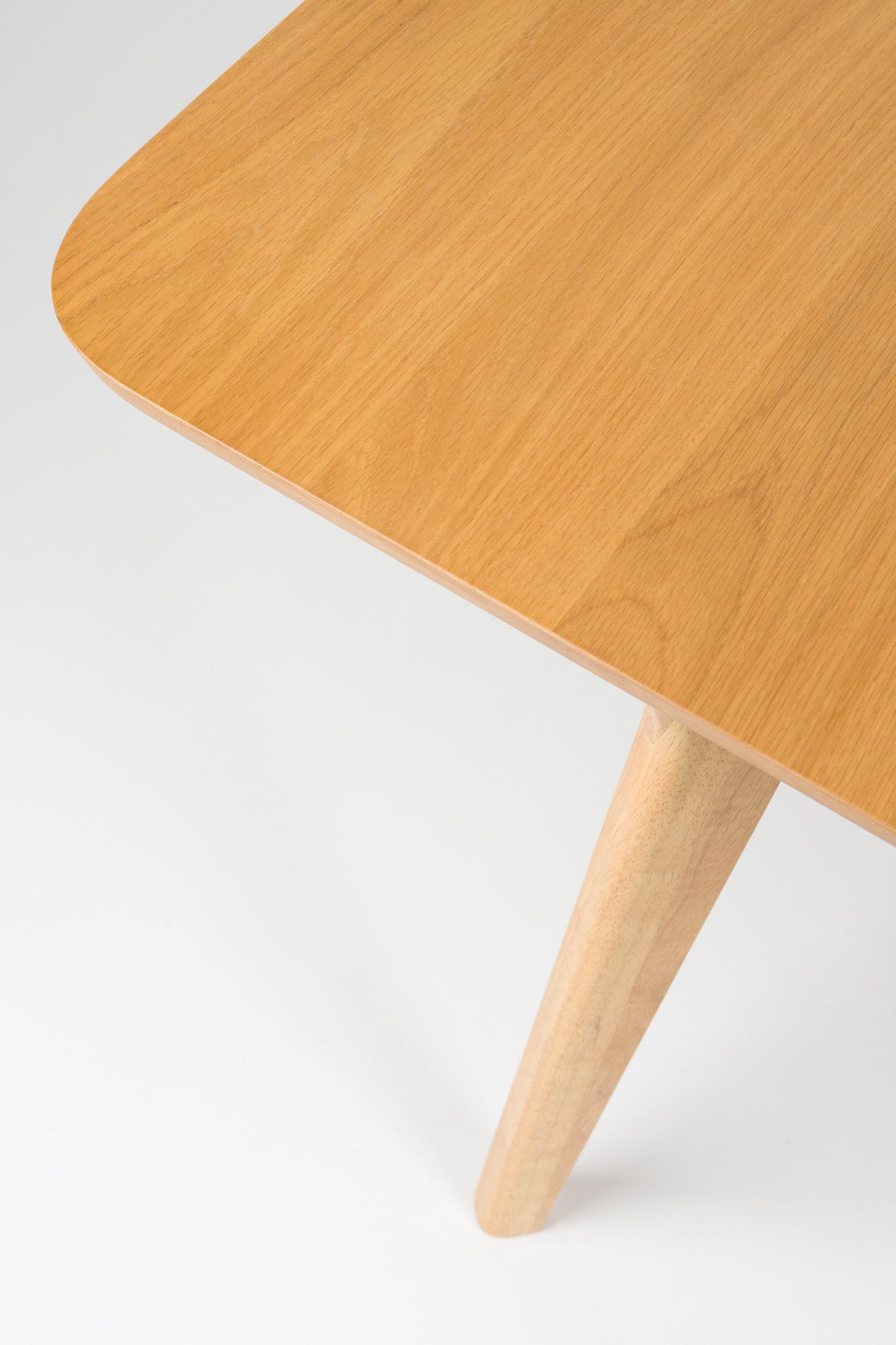 Esstisch Ellen in Natur präsentiert im Onlineshop von KAQTU Design AG. Esstisch ist von Zuiver