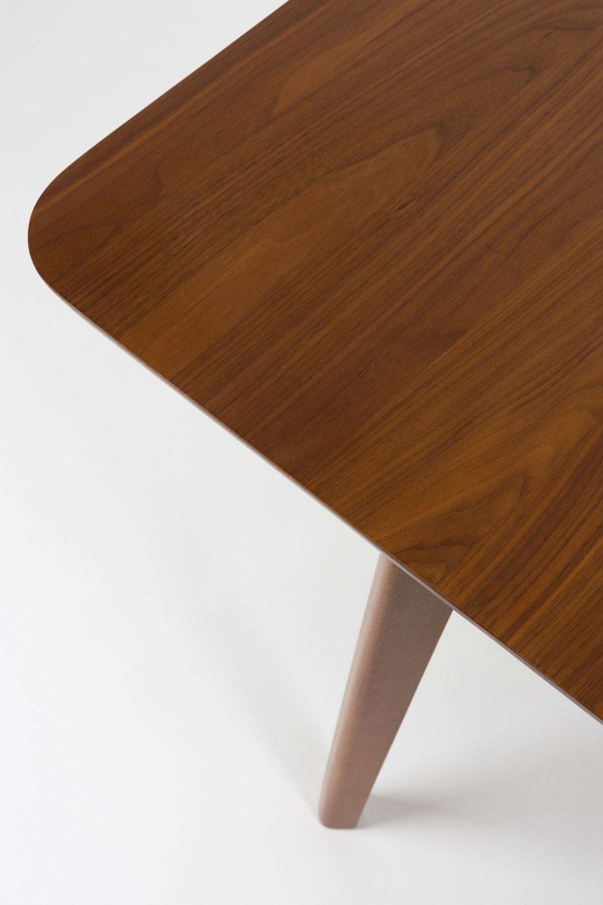 Esstisch Ellen in Braun präsentiert im Onlineshop von KAQTU Design AG. Esstisch ist von Zuiver