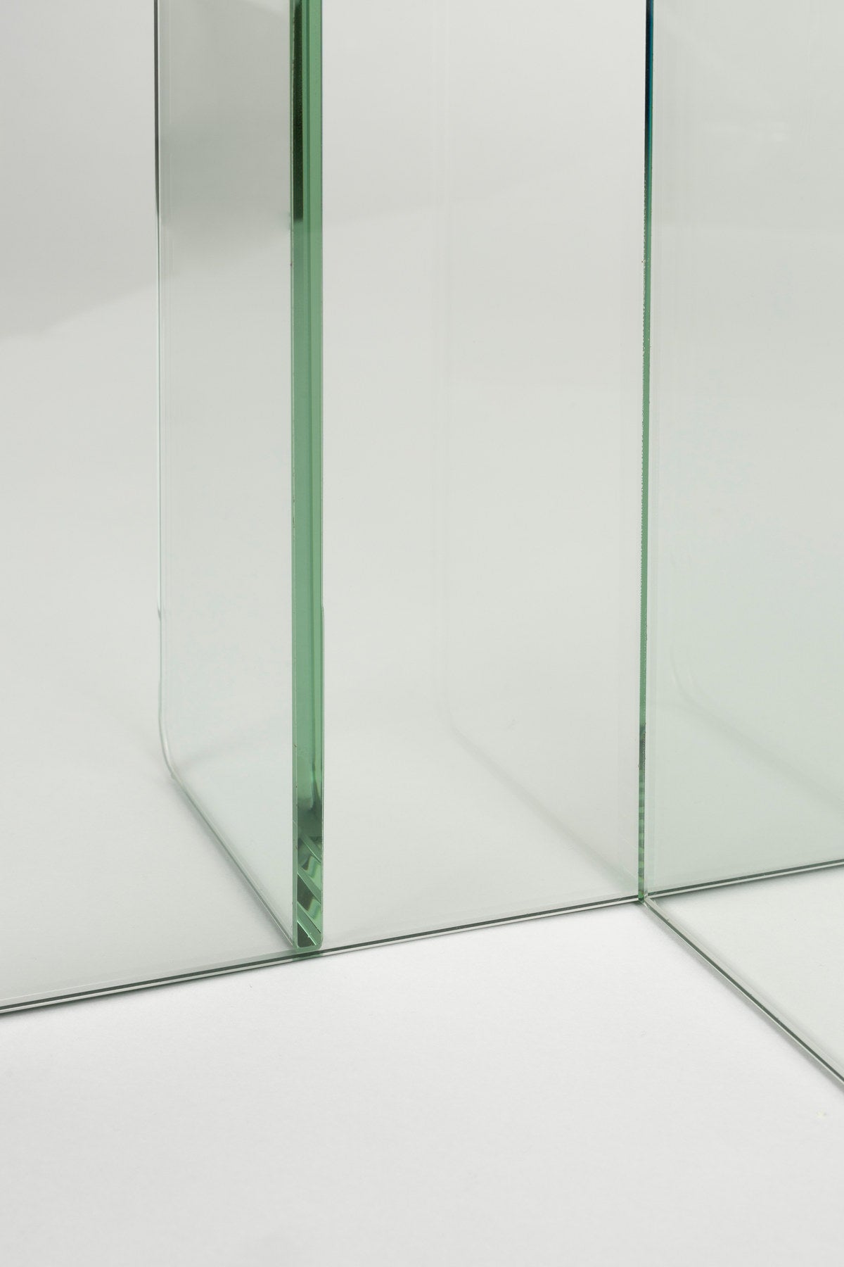 Beistelltisch Linea in Transparent präsentiert im Onlineshop von KAQTU Design AG. Beistelltisch ist von Zuiver