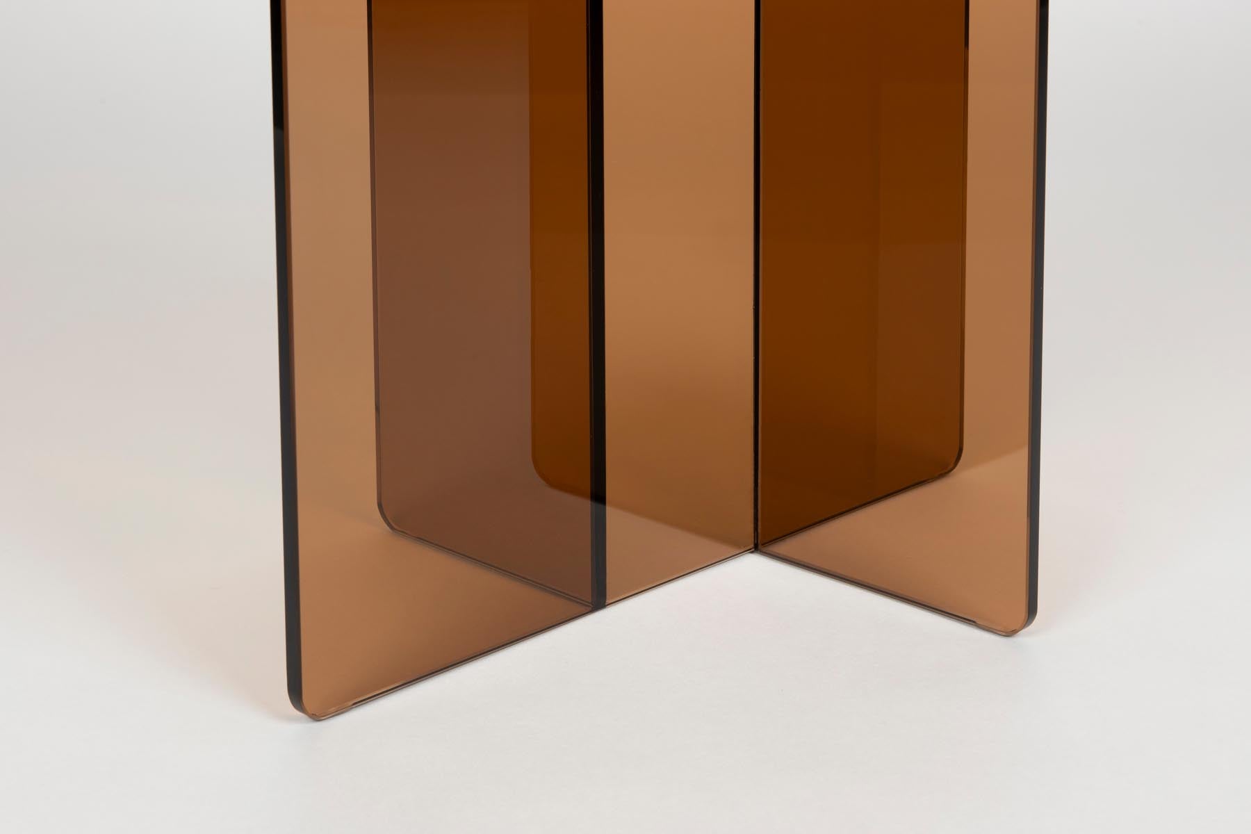 Beistelltisch Linea in Braun präsentiert im Onlineshop von KAQTU Design AG. Beistelltisch ist von Zuiver