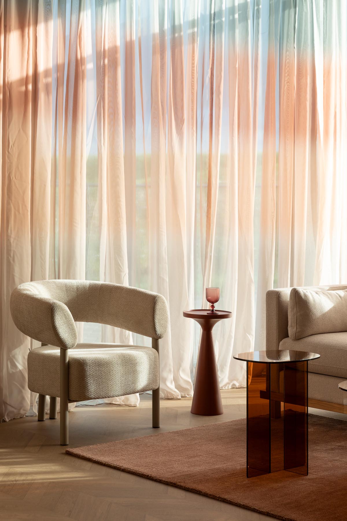 Beistelltisch Linea in Braun präsentiert im Onlineshop von KAQTU Design AG. Beistelltisch ist von Zuiver