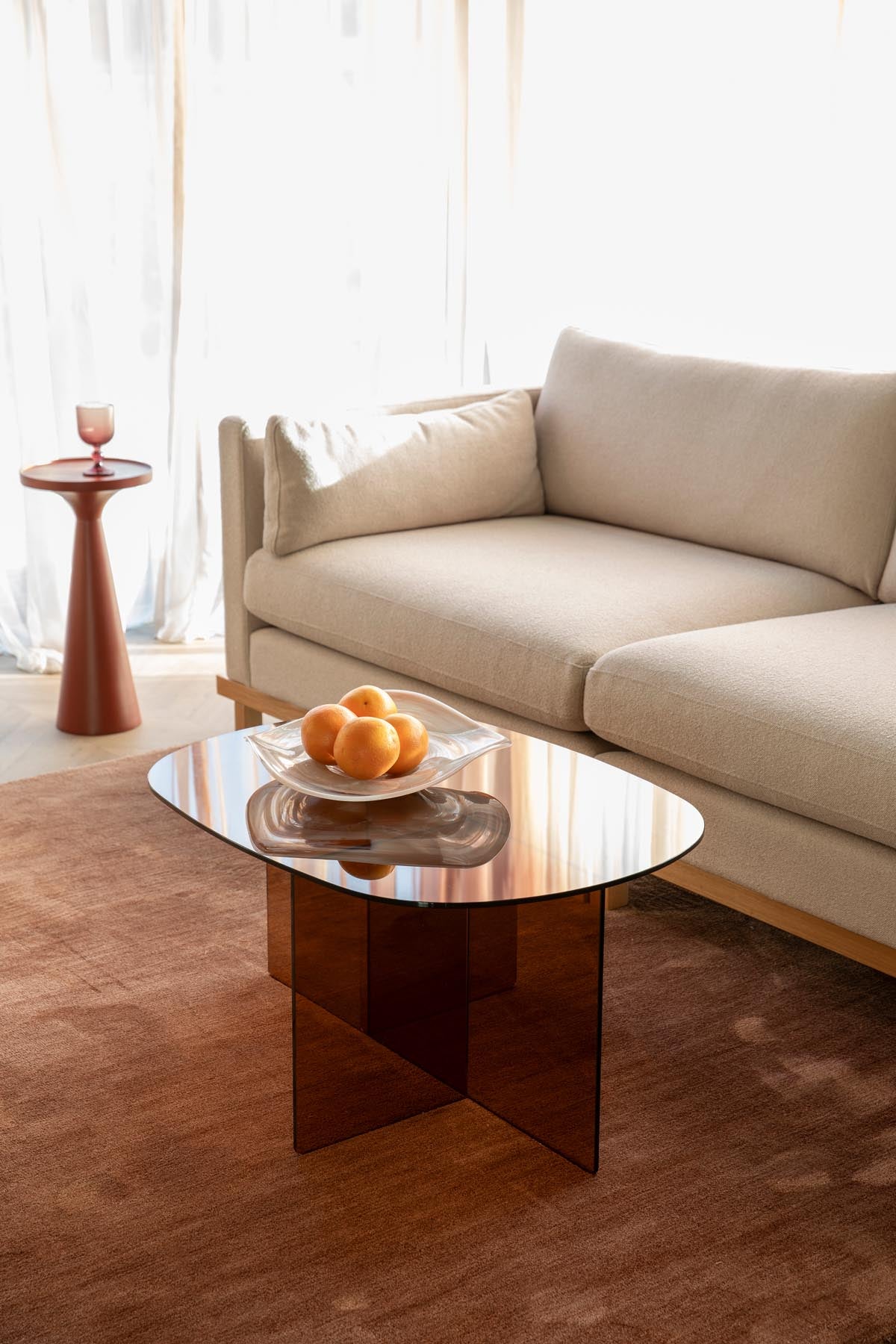 Couchtisch Linea in Braun präsentiert im Onlineshop von KAQTU Design AG. Couchtisch ist von Zuiver