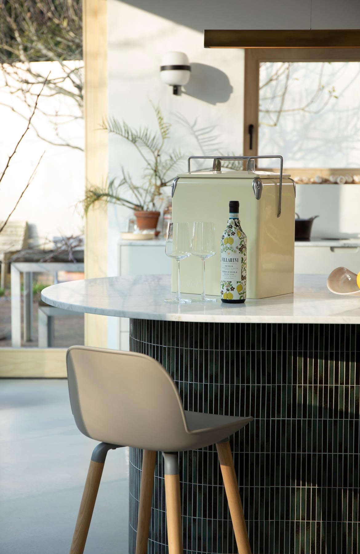 Cooler Be Wine in Beige präsentiert im Onlineshop von KAQTU Design AG. Kühltasche ist von Zuiver