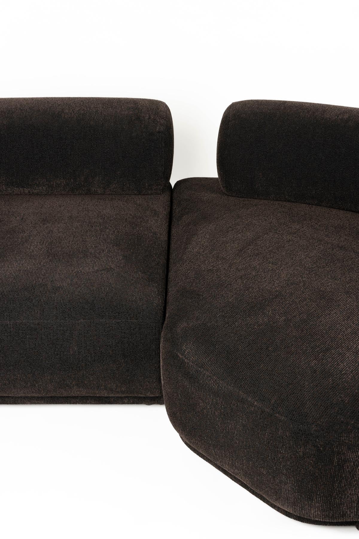 Sofa Rembrandt 7.5-Sitzer Links in Braun präsentiert im Onlineshop von KAQTU Design AG. Ecksofa ist von Zuiver