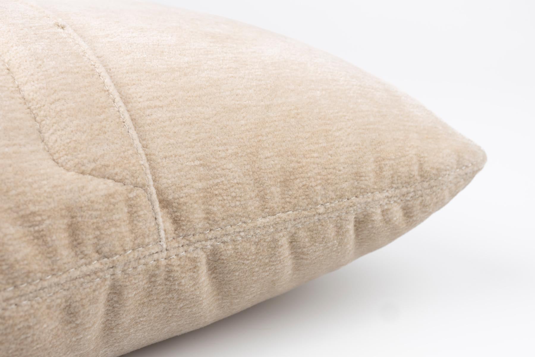 Kissen Nube in Beige präsentiert im Onlineshop von KAQTU Design AG. Deko Kissen ist von Zuiver
