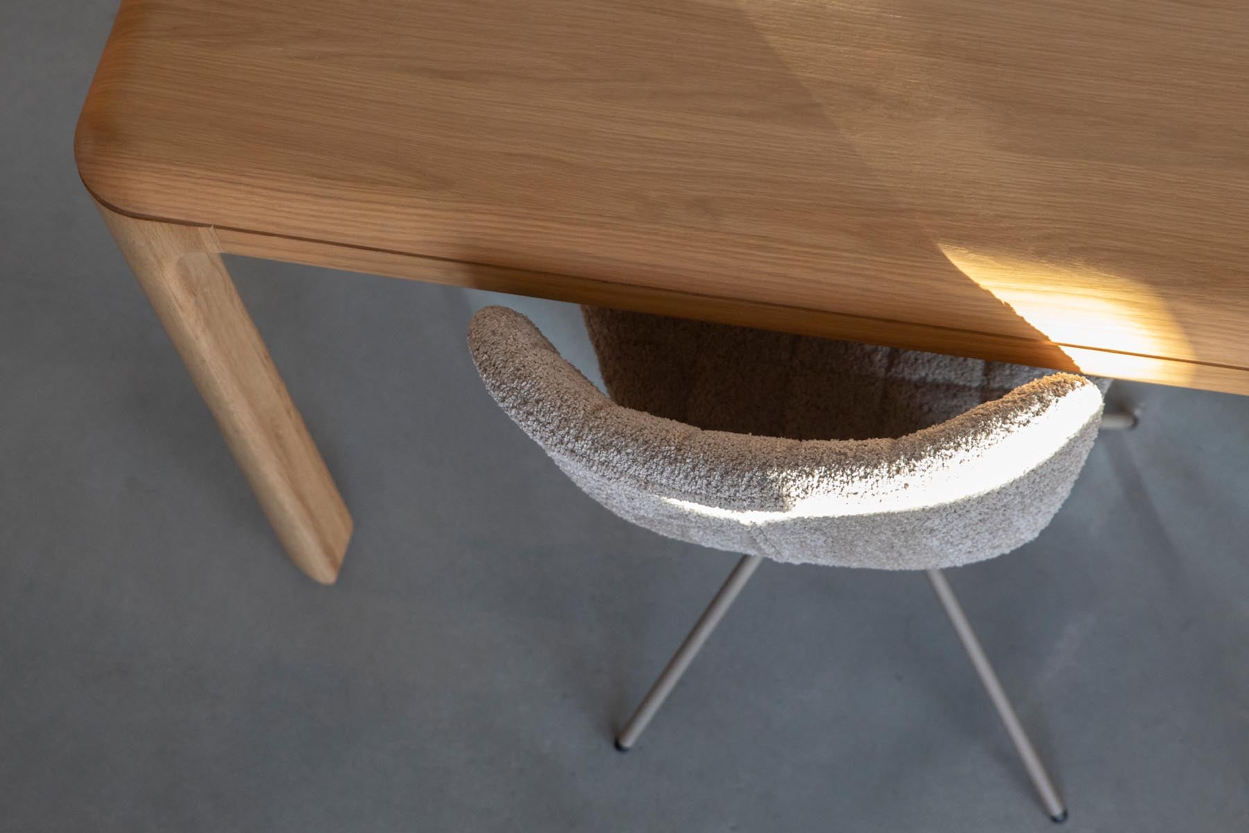 Esstisch Oever 180 in Beige präsentiert im Onlineshop von KAQTU Design AG. Esstisch ist von Zuiver