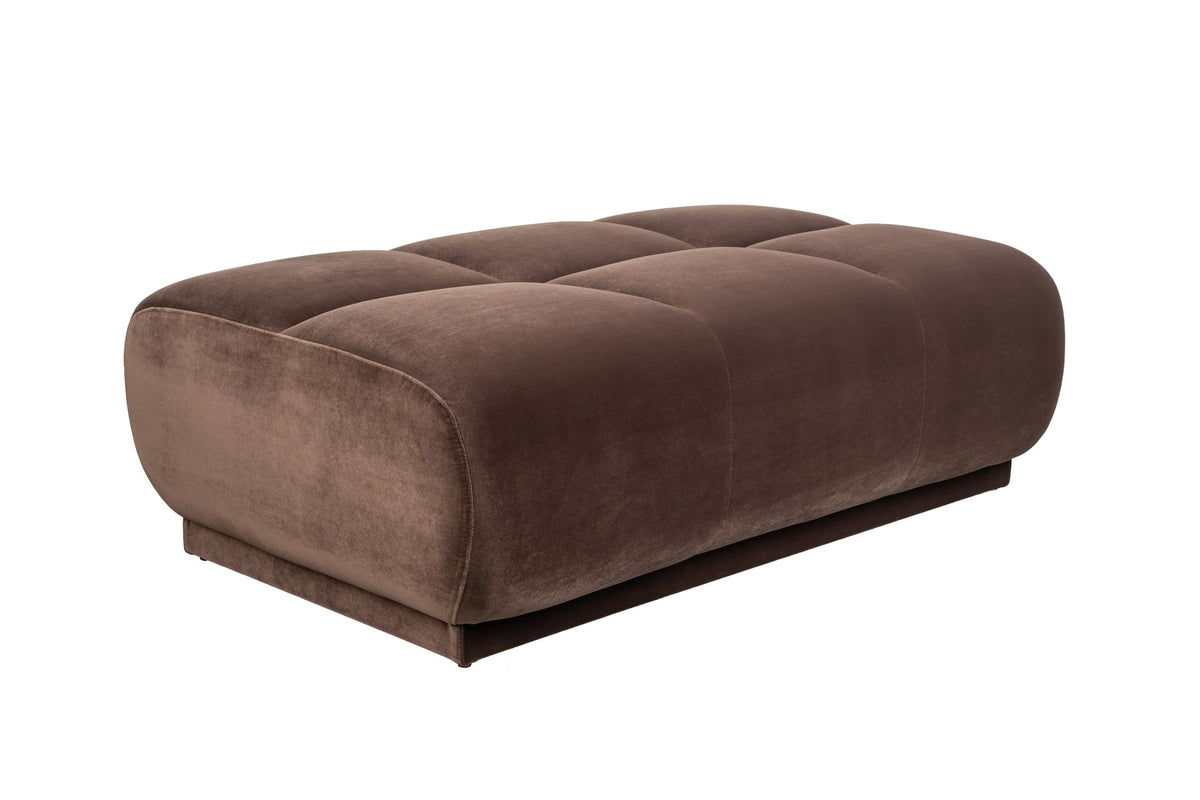 Gepolsterter Hocker Hazel Brown von Zuiver mit runder Form, brauner Polyester-Bezug und Schaumstofffüllung, Masse 127x80x38 cm.