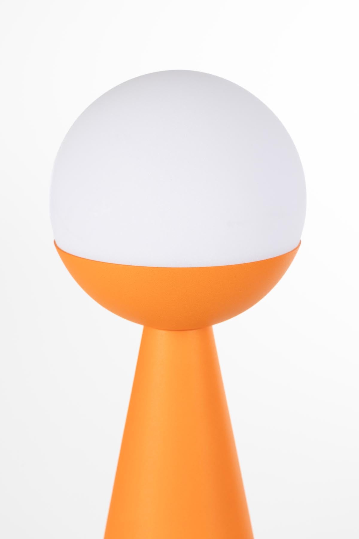 Tischlampe Bello in orange präsentiert im Onlineshop von KAQTU Design AG. Tischleuchte ist von Zuiver