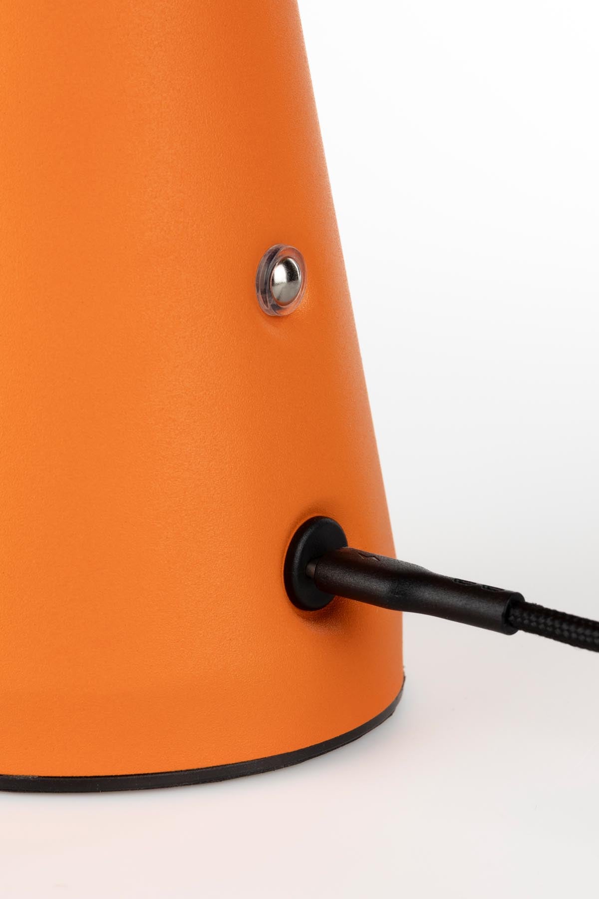 Tischlampe Bello in orange präsentiert im Onlineshop von KAQTU Design AG. Tischleuchte ist von Zuiver