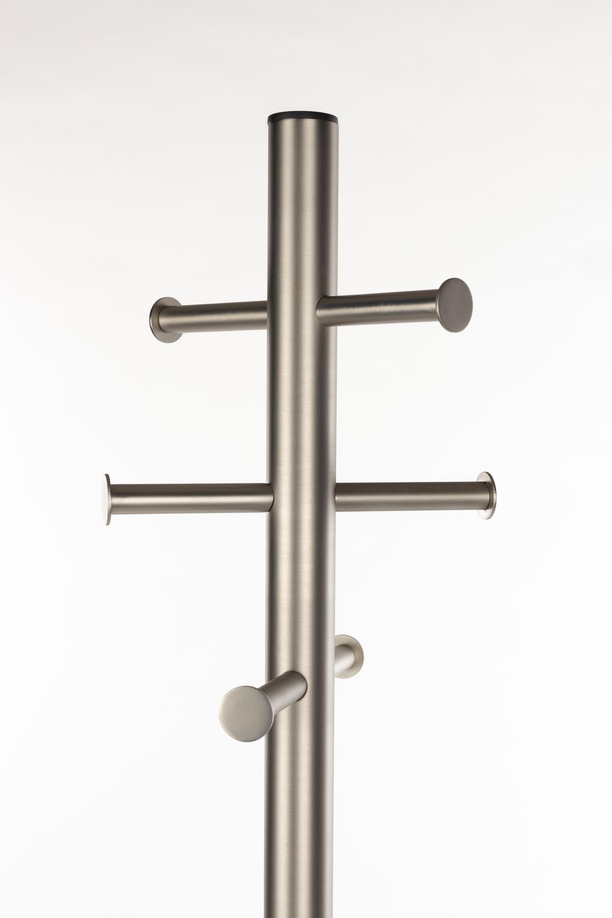 Kleiderständer Wednesday in Silber präsentiert im Onlineshop von KAQTU Design AG. Kleiderständer ist von Zuiver