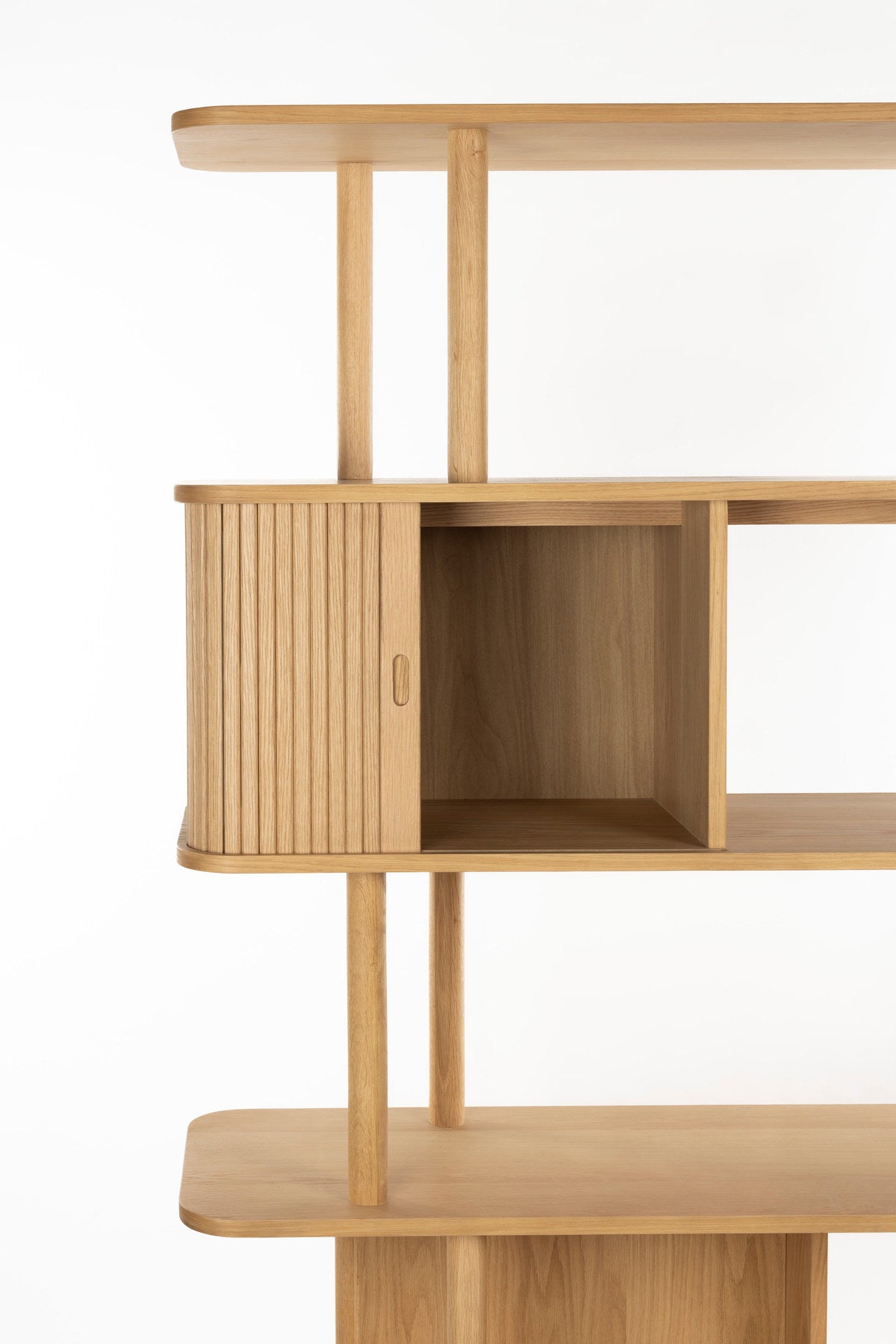 Bücherregal Barbier in Natur präsentiert im Onlineshop von KAQTU Design AG. Cabinet ist von Zuiver