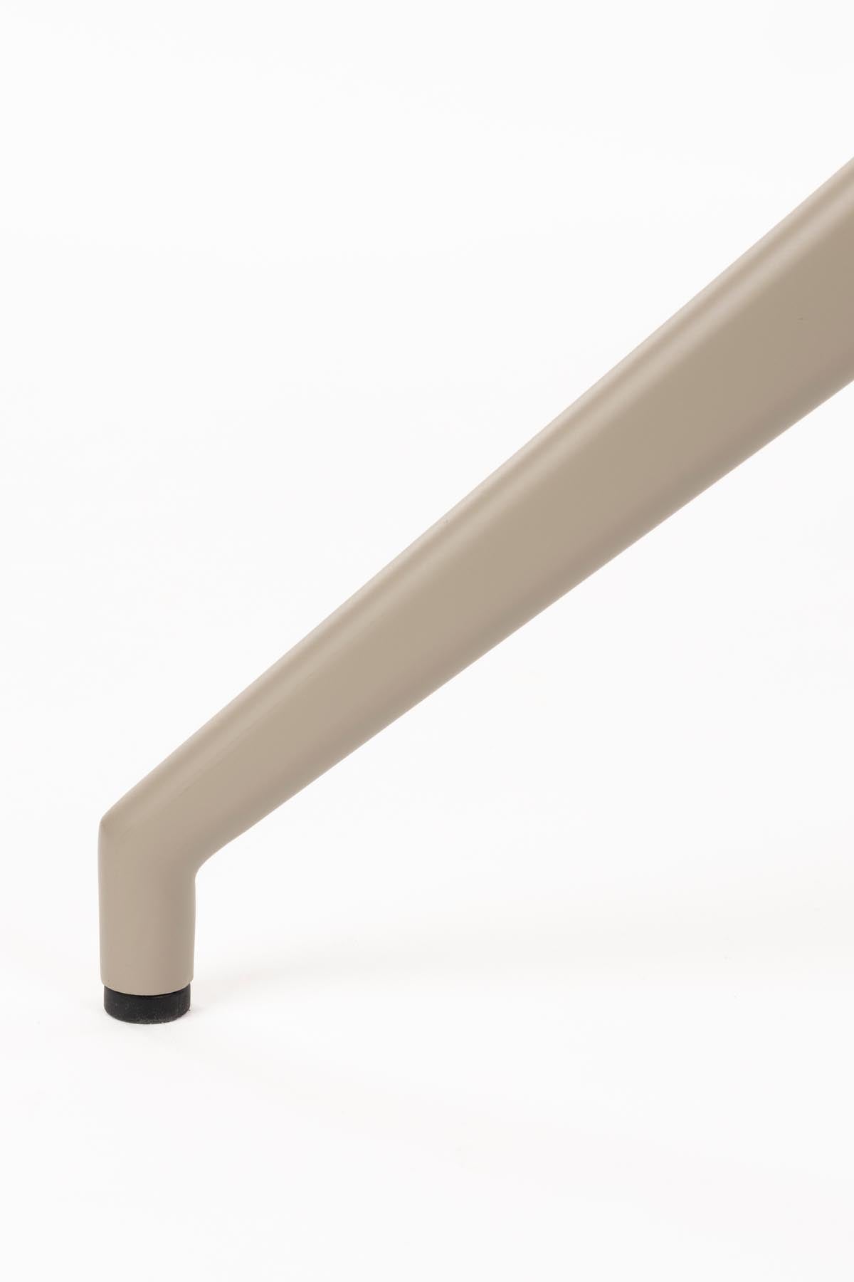 Armlehnstuhl Doulton in Beige präsentiert im Onlineshop von KAQTU Design AG. Stuhl mit Armlehne ist von Zuiver