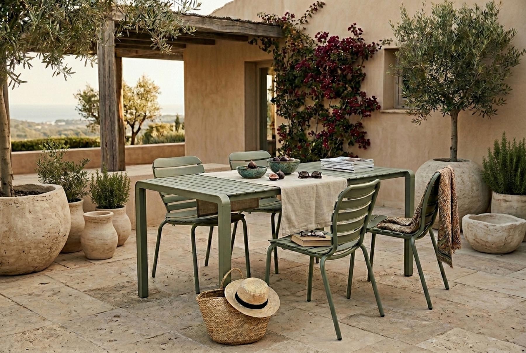 Gartentisch Vondel 168.5 + 4 Stühle Vondel Grün in Grün präsentiert im Onlineshop von KAQTU Design AG. Gartentischset ist von Zuiver