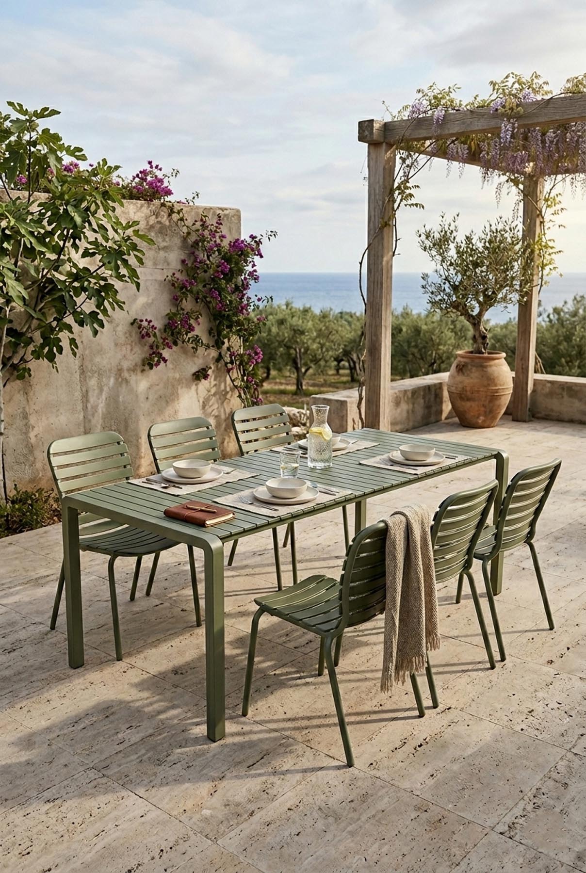Gartentisch Vondel 214 + 6 Stühle Vondel Grün in Grün präsentiert im Onlineshop von KAQTU Design AG. Gartentischset ist von Zuiver
