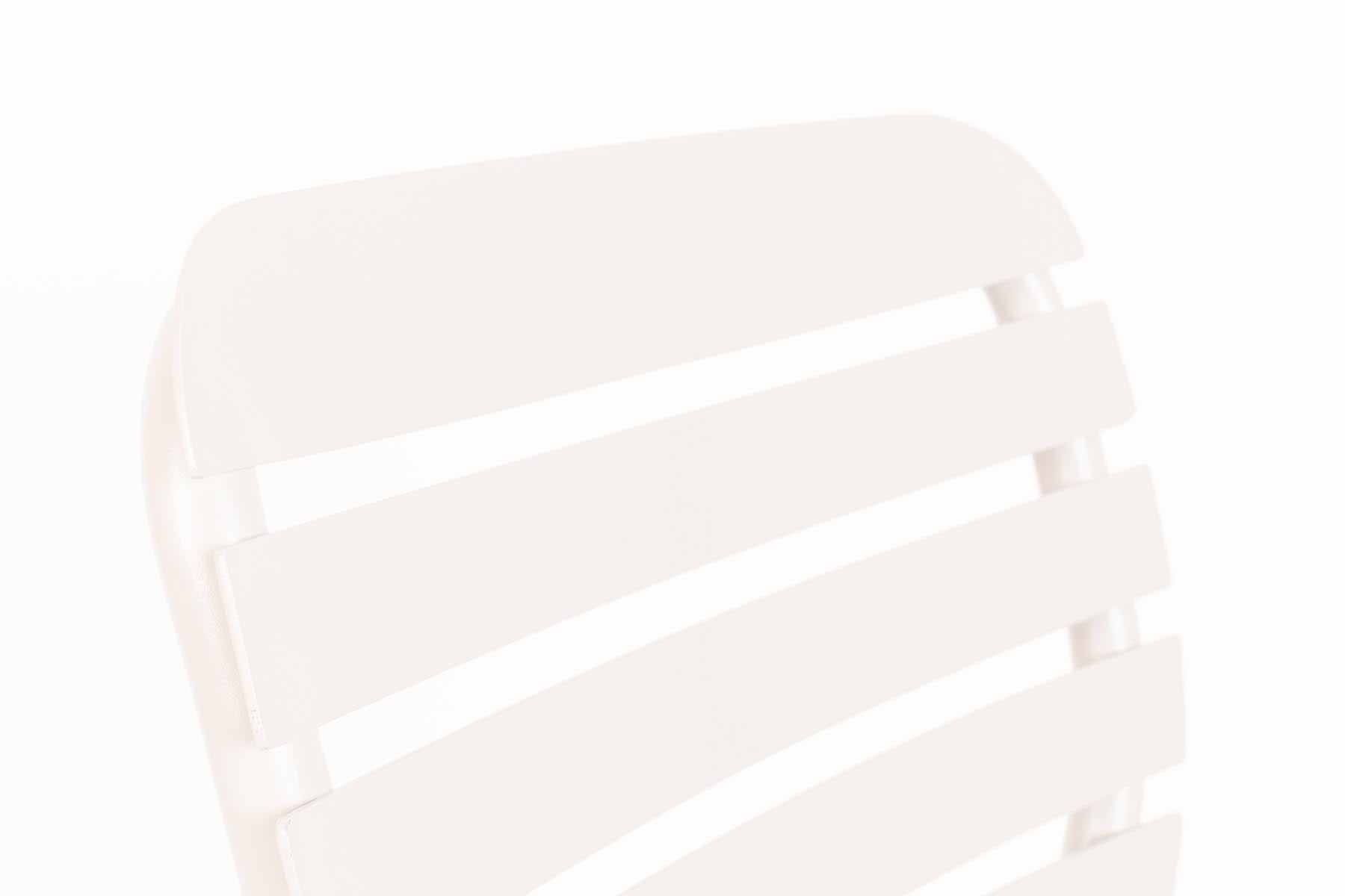 Gartentisch Vondel 168.5 + 2 Stühle + Bank Vondel weiss in Weiss präsentiert im Onlineshop von KAQTU Design AG. Gartentischset ist von Zuiver