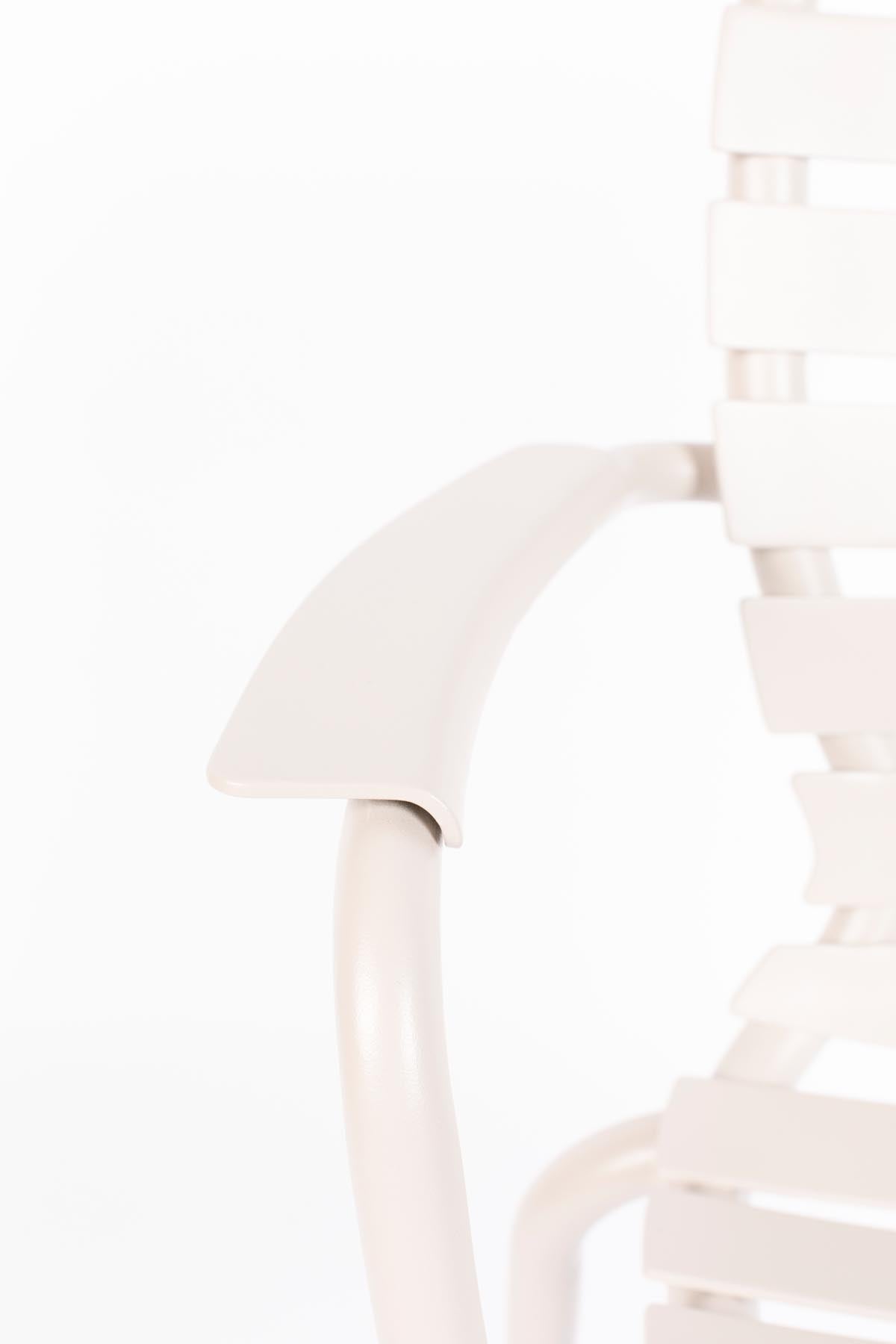Gartentisch Vondel 214 + 6 Armlehnstühle Vondel weiss in Weiss präsentiert im Onlineshop von KAQTU Design AG. Gartentischset ist von Zuiver