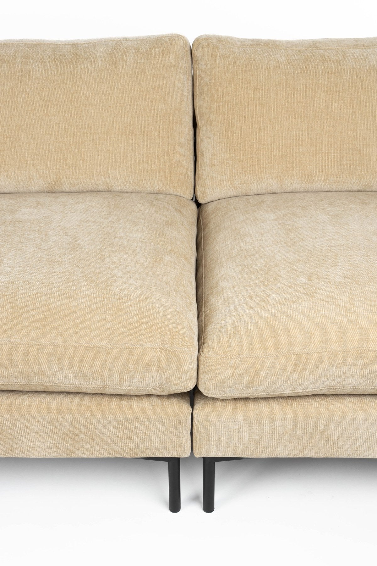 Beige gepolstertes 3er Sofa Summer von Zuiver mit Sitzfläche aus Acetat und Polyester, PU-Schaumpolsterung, rechteckige Form.