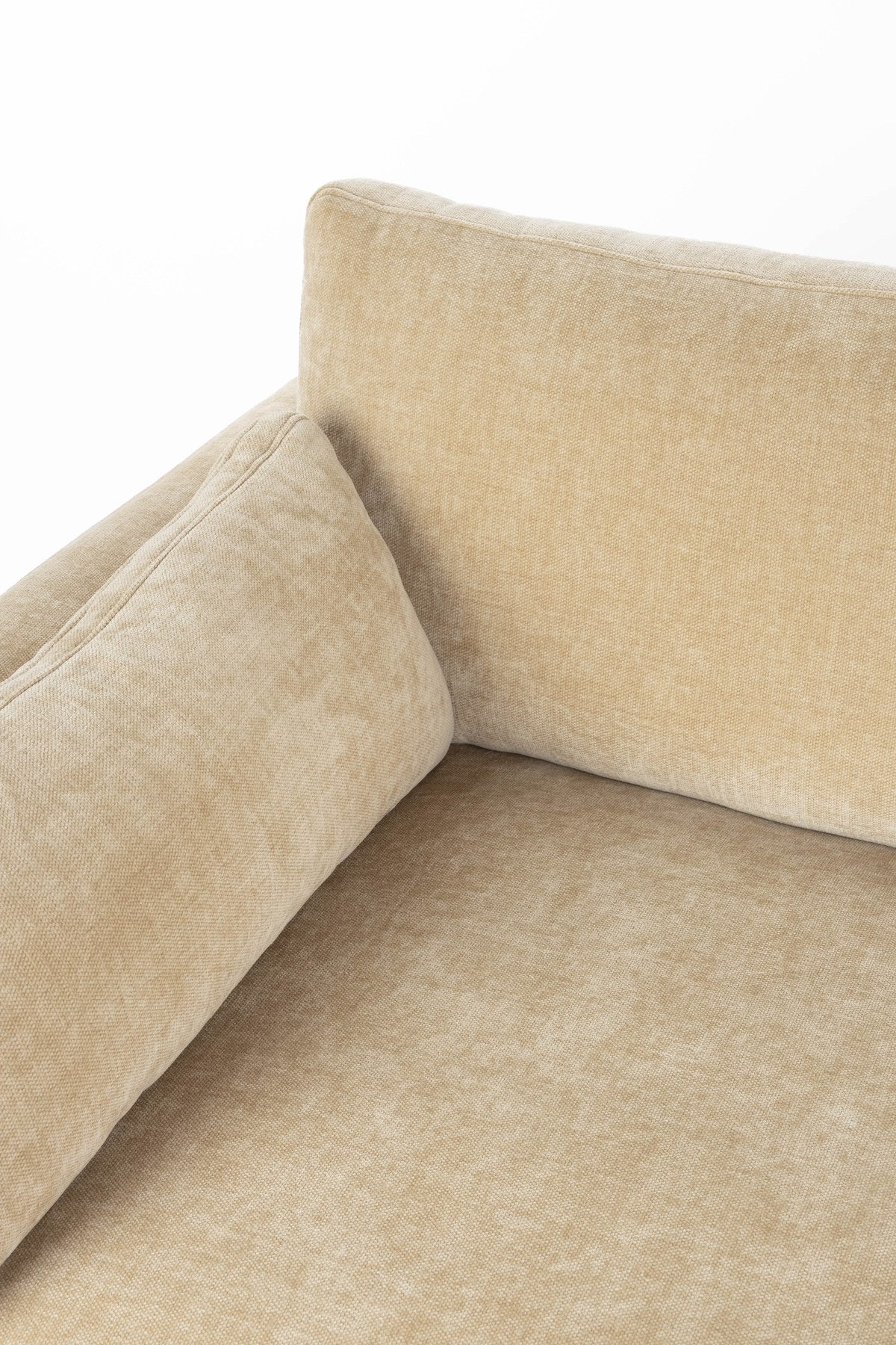 Zweisitzer Sofa Love Seat Summer Sand von Zuiver mit gepolsterter Sitzfläche aus Acetat und Polyester in der Farbe Natur, mit schlanken Beinen.