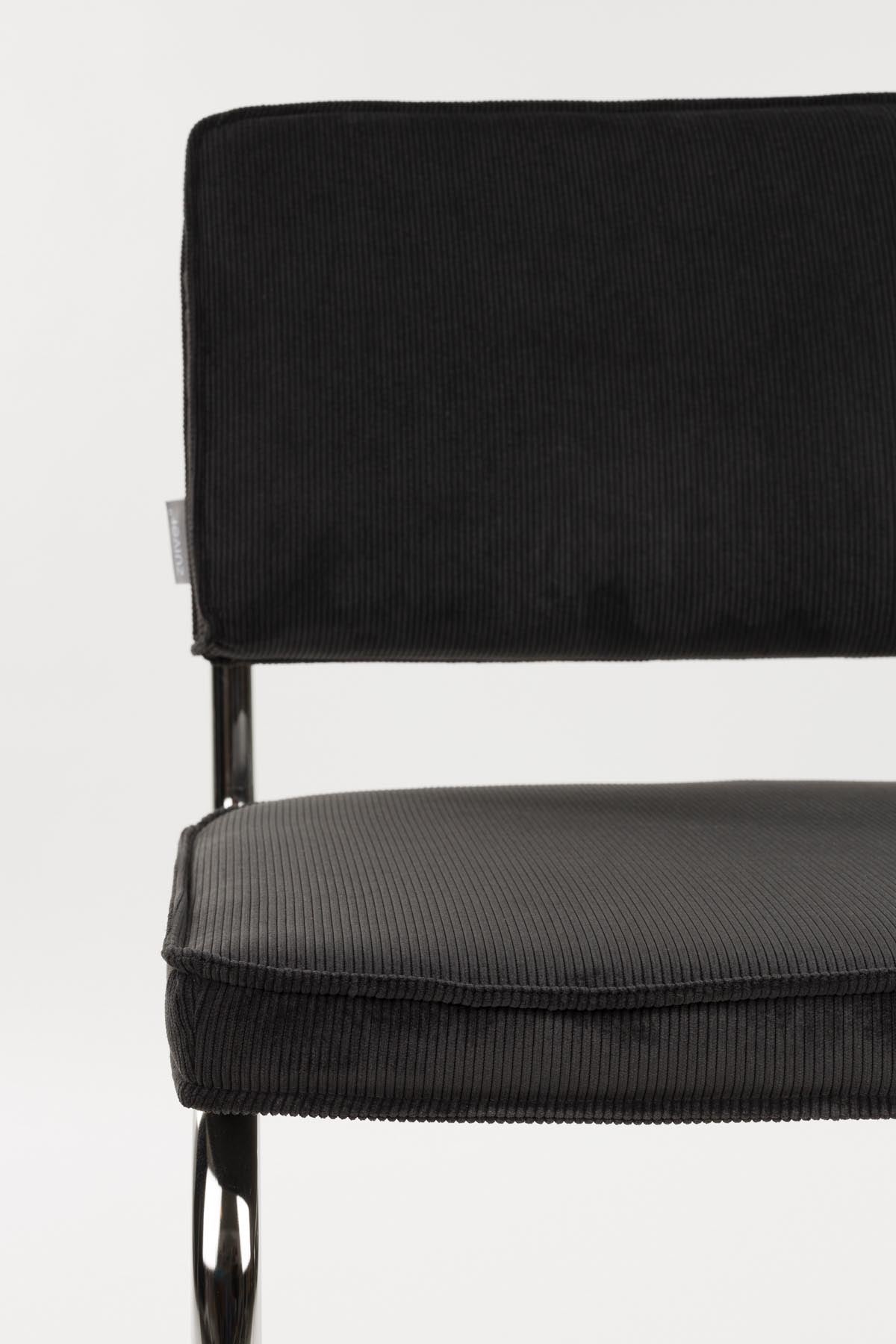 Stuhl Ridge in Schwarz präsentiert im Onlineshop von KAQTU Design AG. Stuhl ist von Zuiver