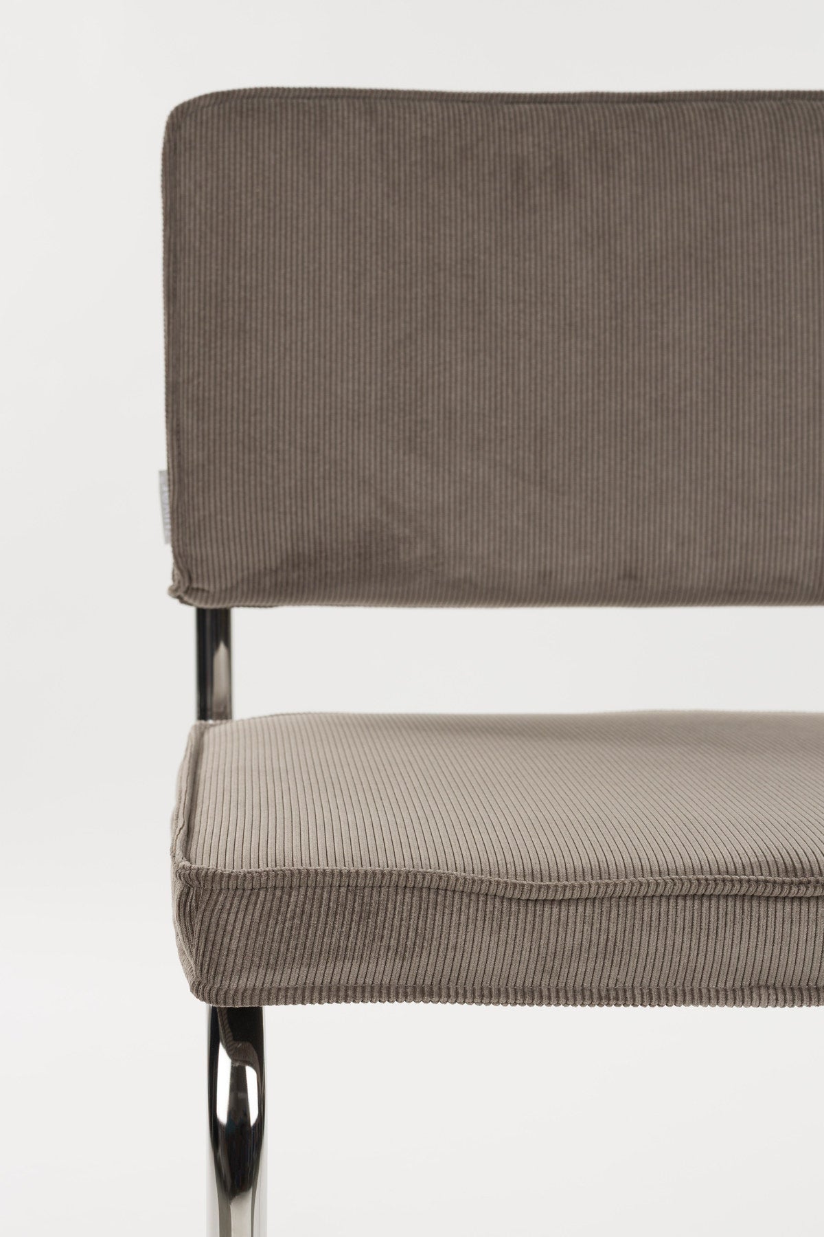 Stuhl Ridge in Dunkelgrau präsentiert im Onlineshop von KAQTU Design AG. Stuhl ist von Zuiver