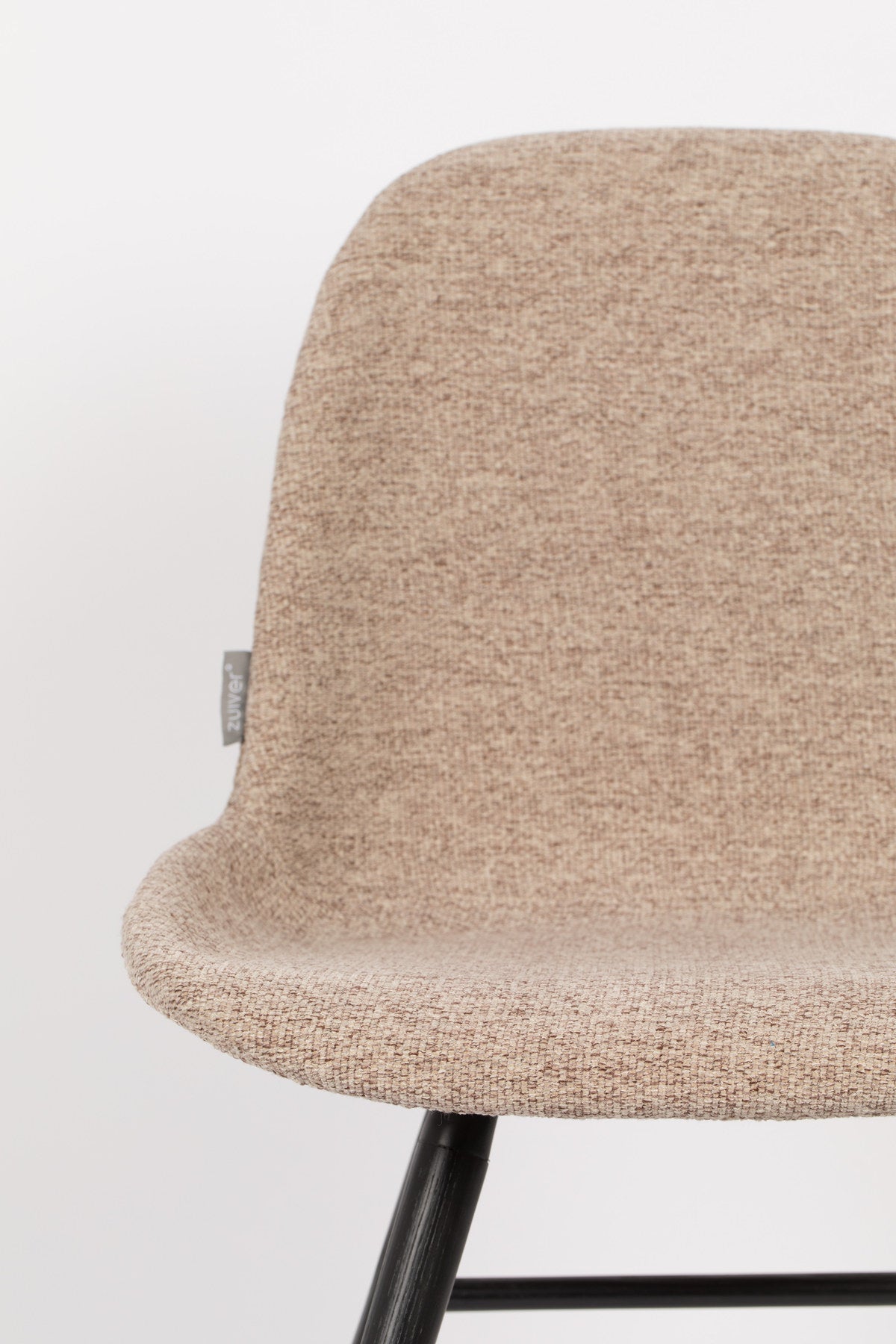 Stuhl Albert Kuip gepolstert in beige präsentiert im Onlineshop von KAQTU Design AG. Stuhl ist von Zuiver