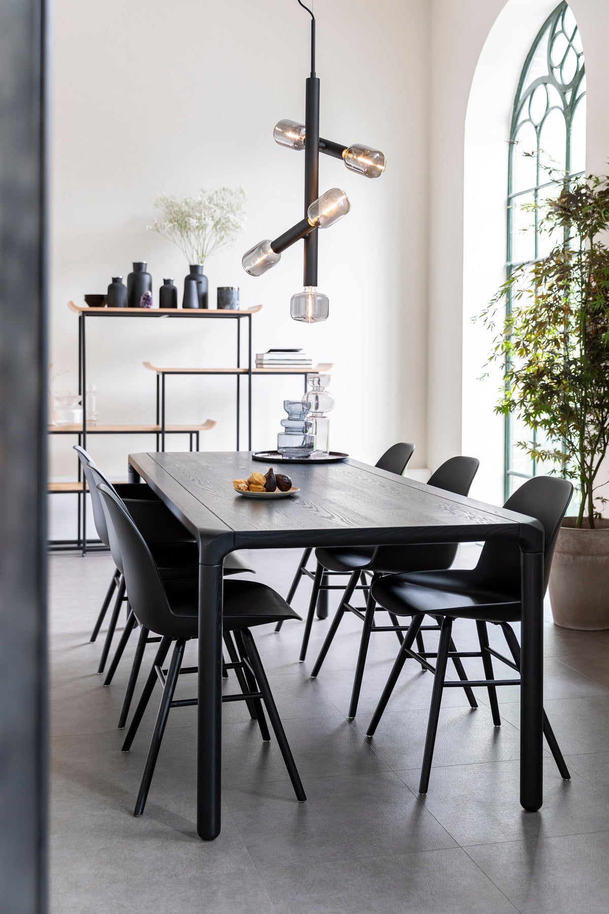 Stuhl Albert Kuip in Schwarz präsentiert im Onlineshop von KAQTU Design AG. Stuhl ist von Zuiver