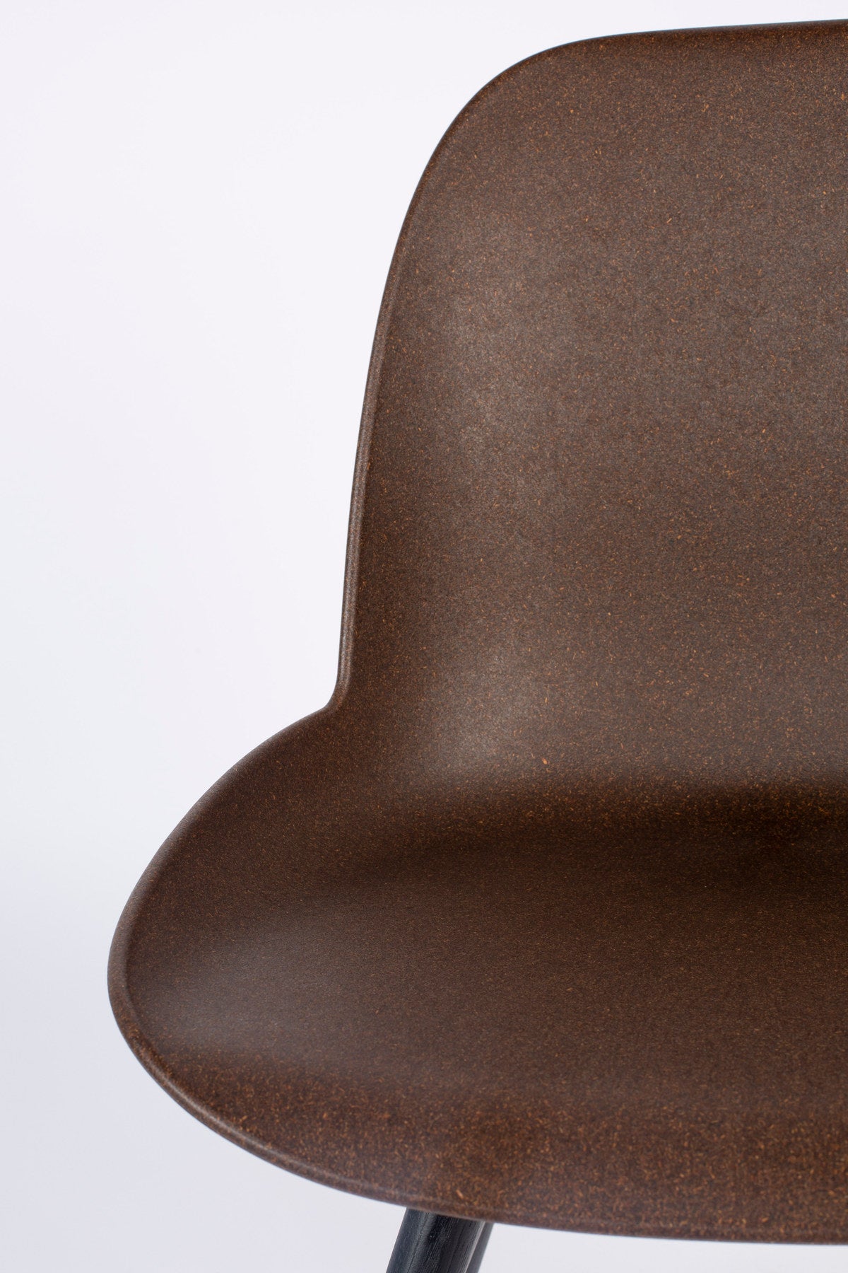 Stuhl Albert Kuip in Coffee präsentiert im Onlineshop von KAQTU Design AG. Stuhl ist von Zuiver