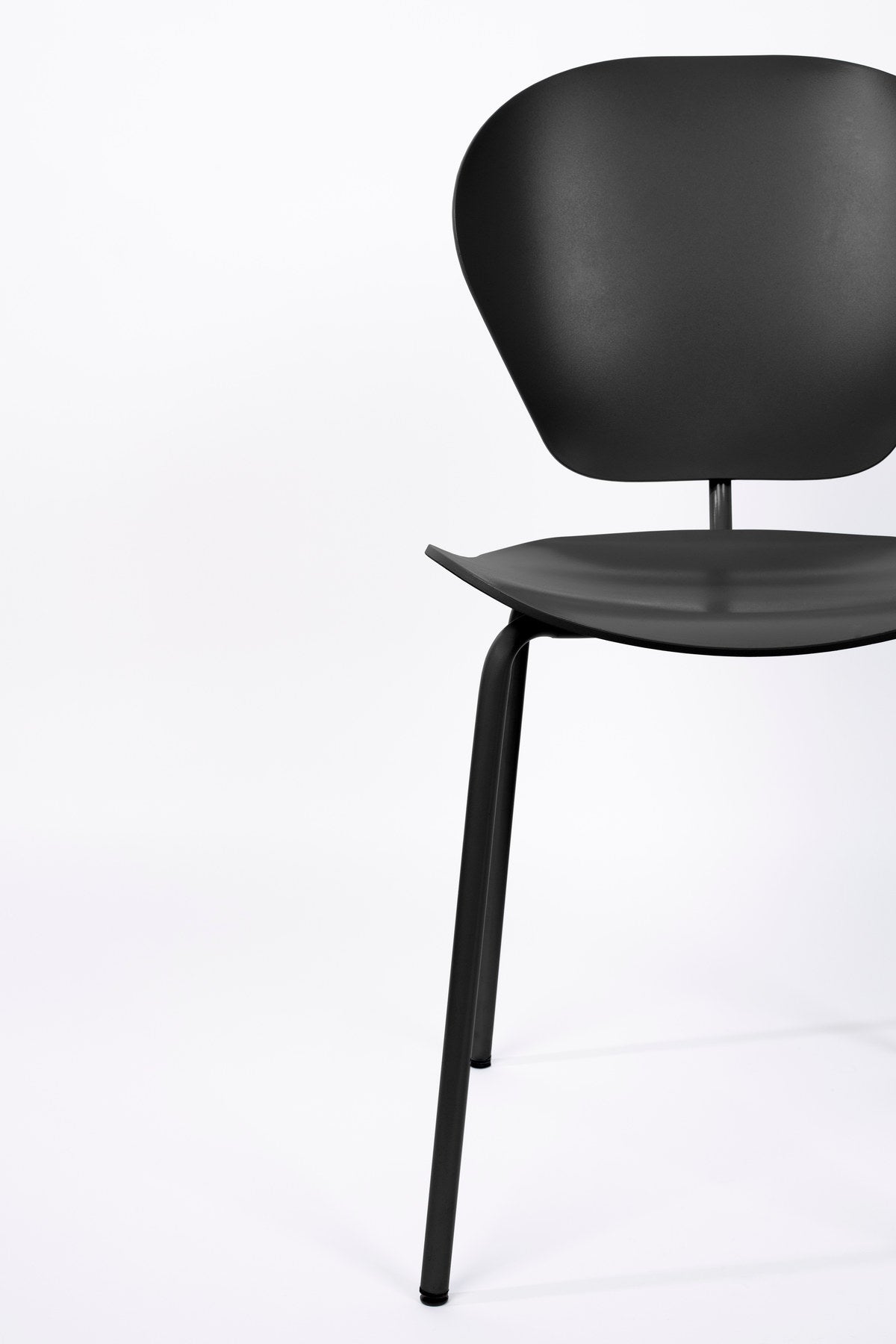 Stuhl The Ocean in Schwarz präsentiert im Onlineshop von KAQTU Design AG. Stuhl ist von Zuiver