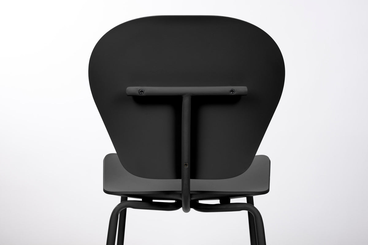 Stuhl The Ocean in Schwarz präsentiert im Onlineshop von KAQTU Design AG. Stuhl ist von Zuiver