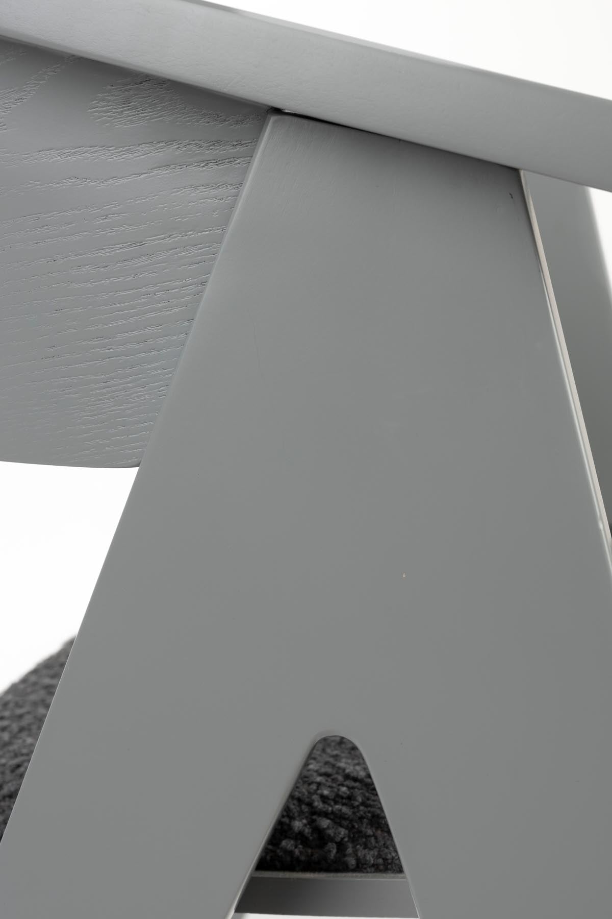 Stuhl Ndsm in Grau präsentiert im Onlineshop von KAQTU Design AG. Schalenstuhl mit Armlehne ist von Zuiver
