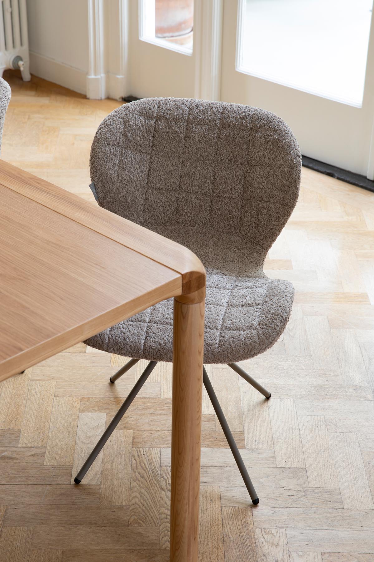 Stuhl OMG Soft in Beige präsentiert im Onlineshop von KAQTU Design AG. Stuhl ist von Zuiver
