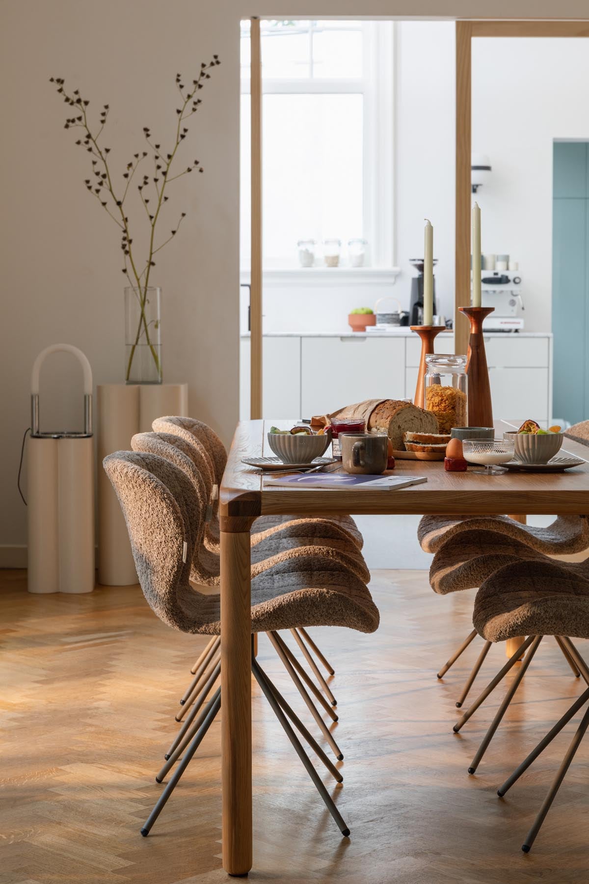 Stuhl OMG Soft in Beige präsentiert im Onlineshop von KAQTU Design AG. Stuhl ist von Zuiver