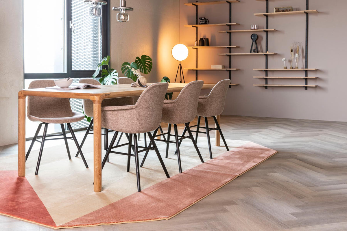 Armlehnstuhl Albert Kuip gepolstert in beige präsentiert im Onlineshop von KAQTU Design AG. Stuhl mit Armlehne ist von Zuiver