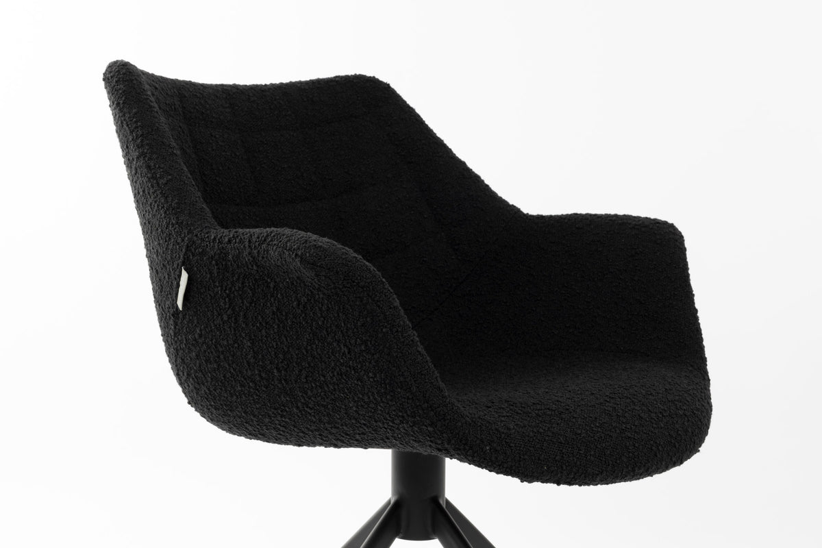 Armlehnstuhl Doulton Swivel in Schwarz präsentiert im Onlineshop von KAQTU Design AG. Dreh-Schalenstuhl mit Armlehnen ist von Zuiver
