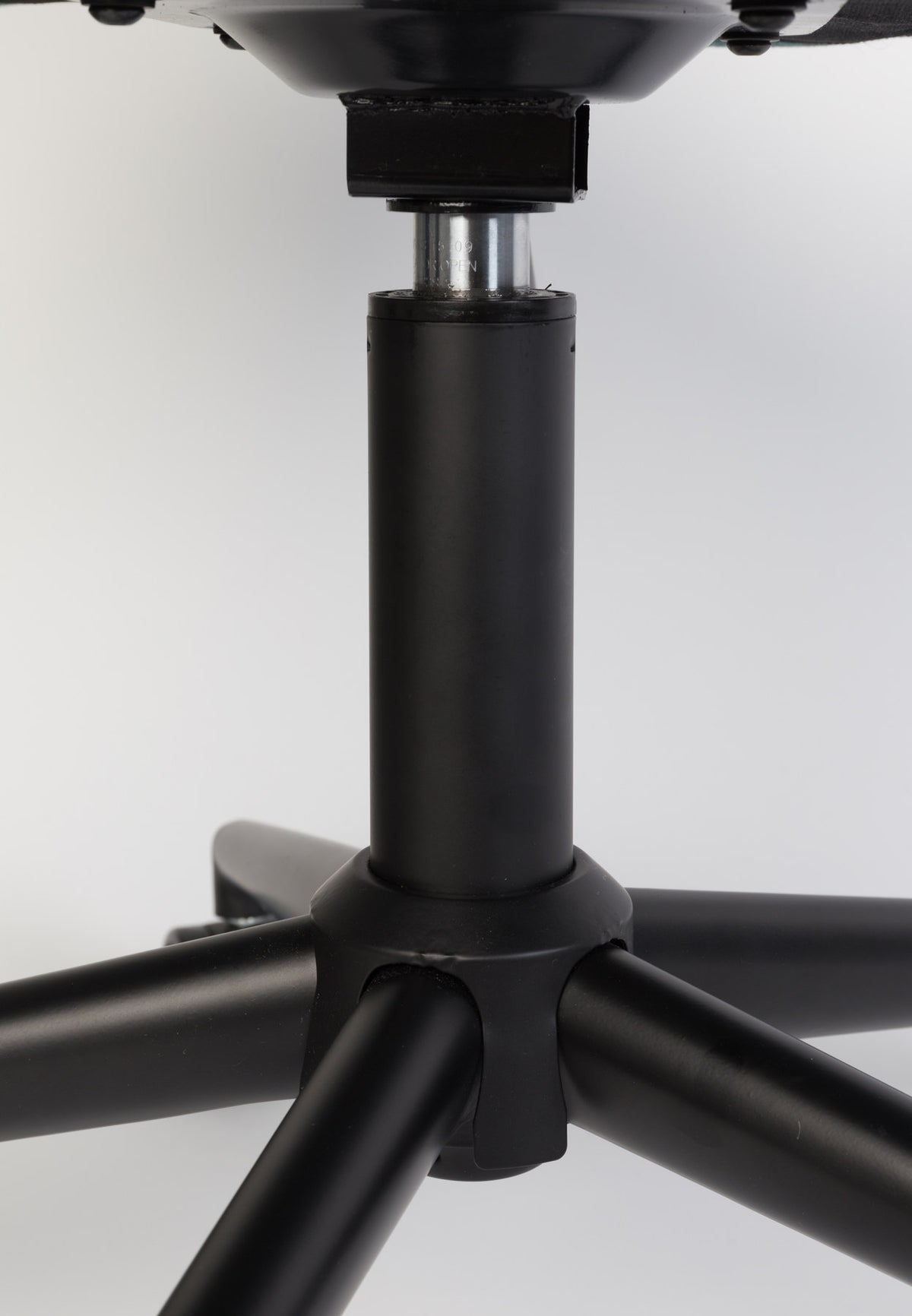 Bürostuhl OMG in Schwarz/Blau präsentiert im Onlineshop von KAQTU Design AG. Bürostuhl ist von Zuiver