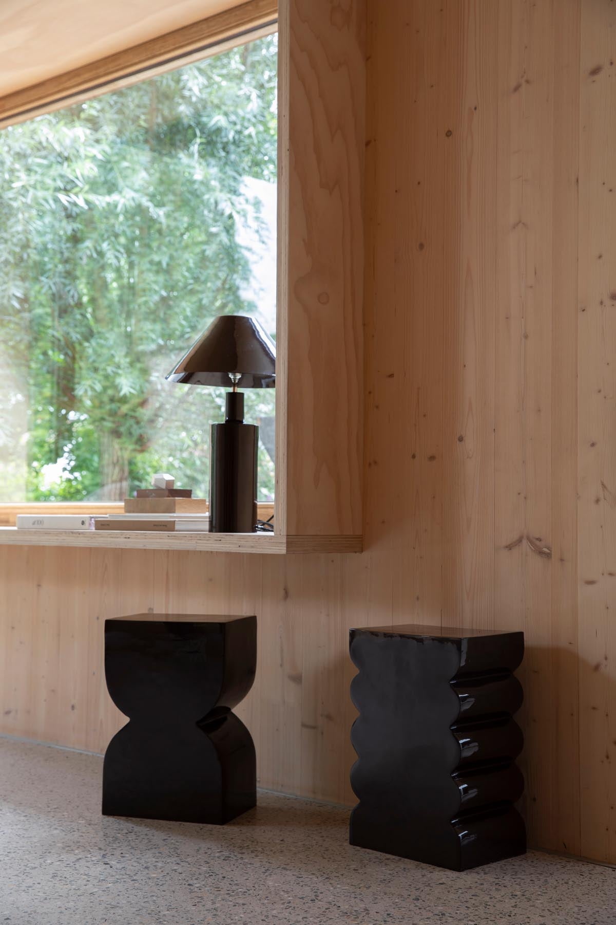 Hocker Cones in Shiny Beige präsentiert im Onlineshop von KAQTU Design AG. Hocker ist von Zuiver