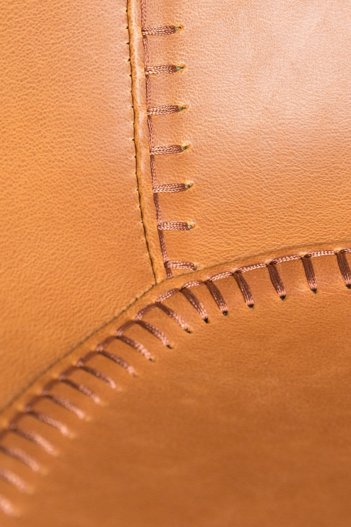 Barstuhl Feston in Braun präsentiert im Onlineshop von KAQTU Design AG. Barstuhl ist von Zuiver