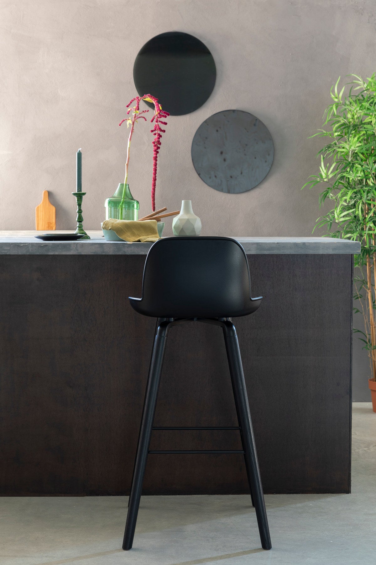 Barstuhl Albert Kuip in Schwarz präsentiert im Onlineshop von KAQTU Design AG. Barstuhl ist von Zuiver