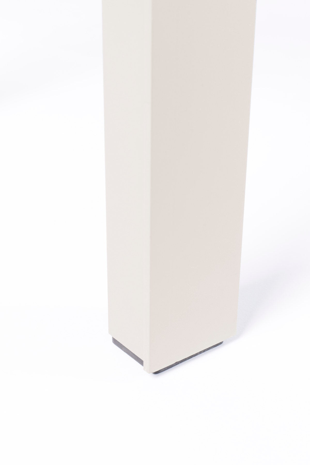 Gartenbank Vondel in Clay präsentiert im Onlineshop von KAQTU Design AG. Gartenbank ist von Zuiver