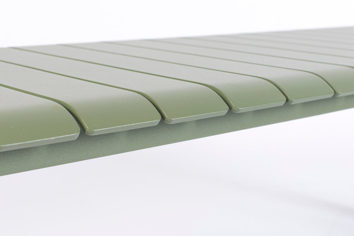Gartenbank Vondel in Grün präsentiert im Onlineshop von KAQTU Design AG. Gartenbank ist von Zuiver
