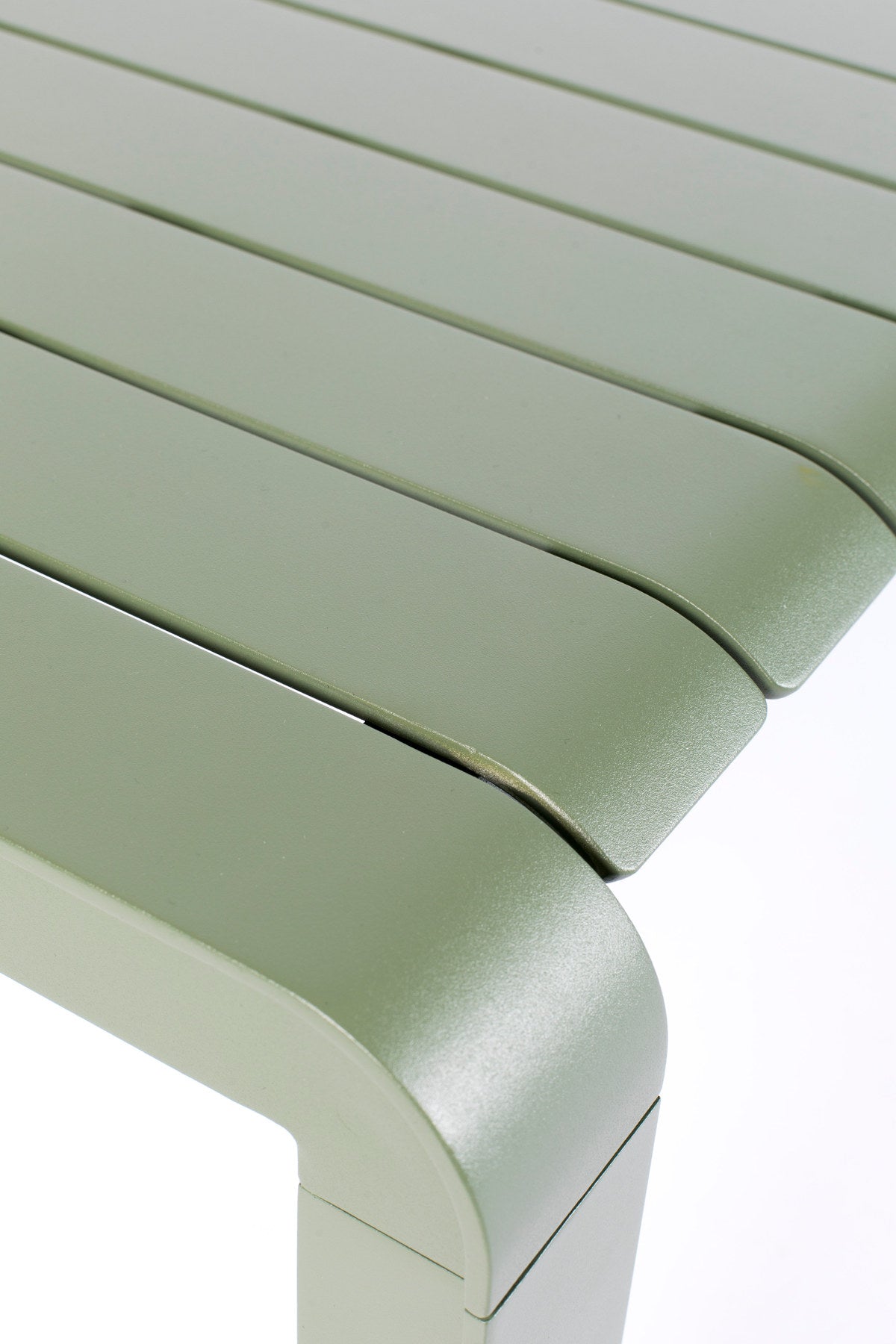Gartenbank Vondel in Grün präsentiert im Onlineshop von KAQTU Design AG. Gartenbank ist von Zuiver
