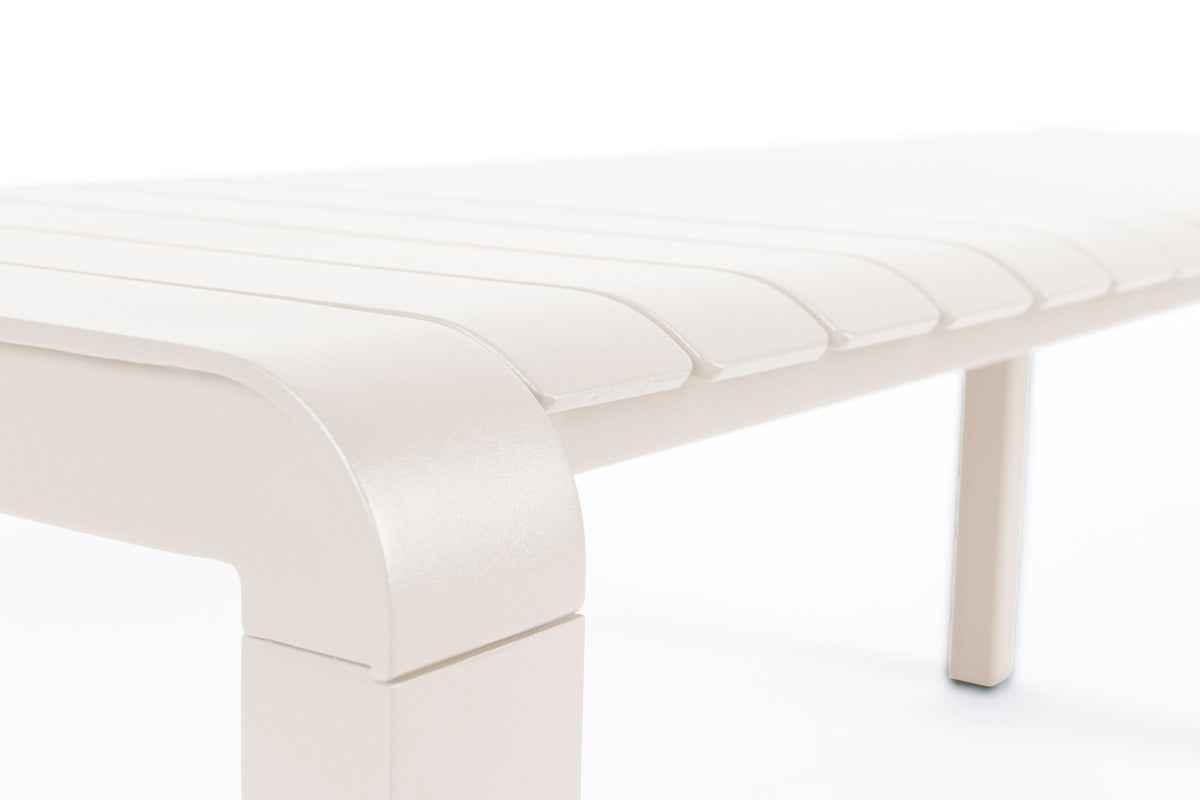Gartenbank Vondel in Clay präsentiert im Onlineshop von KAQTU Design AG. Gartenbank ist von Zuiver