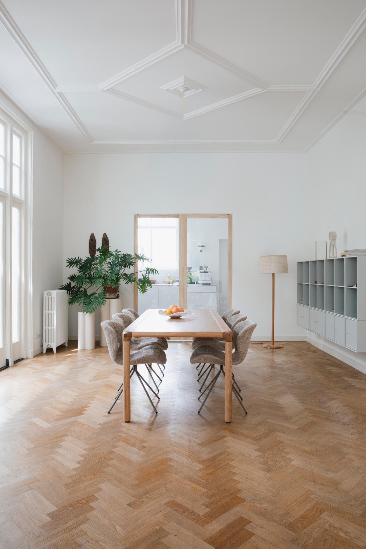 Tisch Storm in Natur präsentiert im Onlineshop von KAQTU Design AG. Esstisch ist von Zuiver