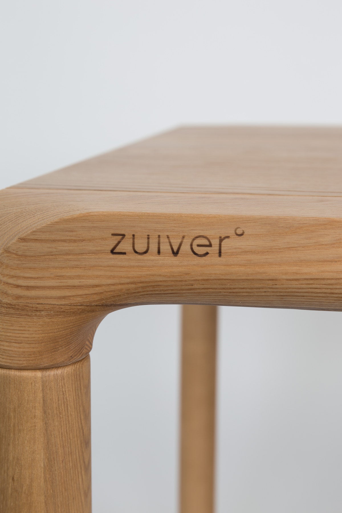 Tisch Storm in Natur präsentiert im Onlineshop von KAQTU Design AG. Esstisch ist von Zuiver