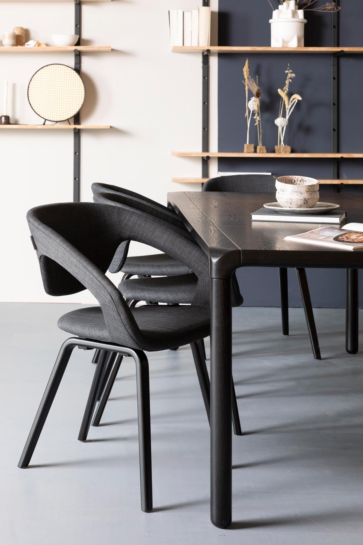 Tisch Storm in Schwarz präsentiert im Onlineshop von KAQTU Design AG. Esstisch ist von Zuiver
