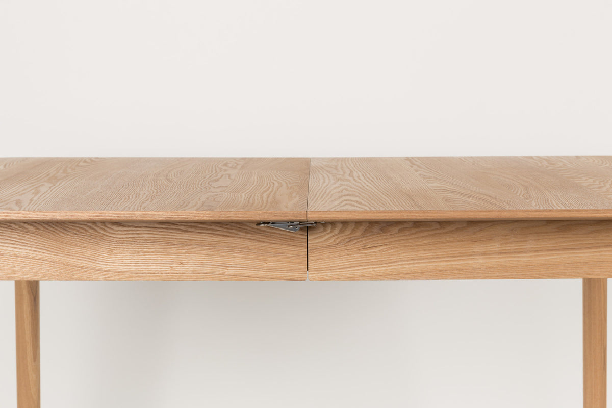Tisch Glimps in Natur präsentiert im Onlineshop von KAQTU Design AG. Esstisch ist von Zuiver