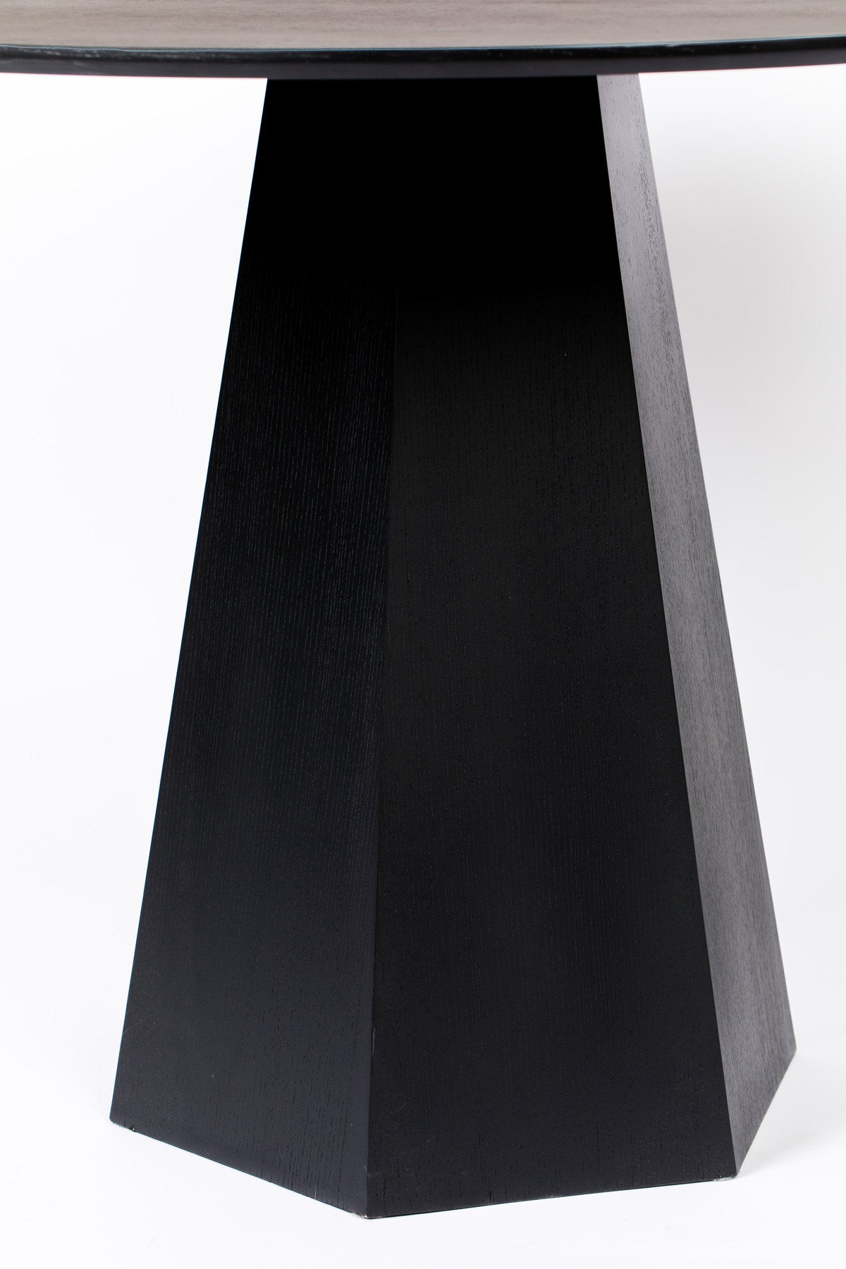 Tisch Pilar in Schwarz präsentiert im Onlineshop von KAQTU Design AG. Esstisch ist von Zuiver
